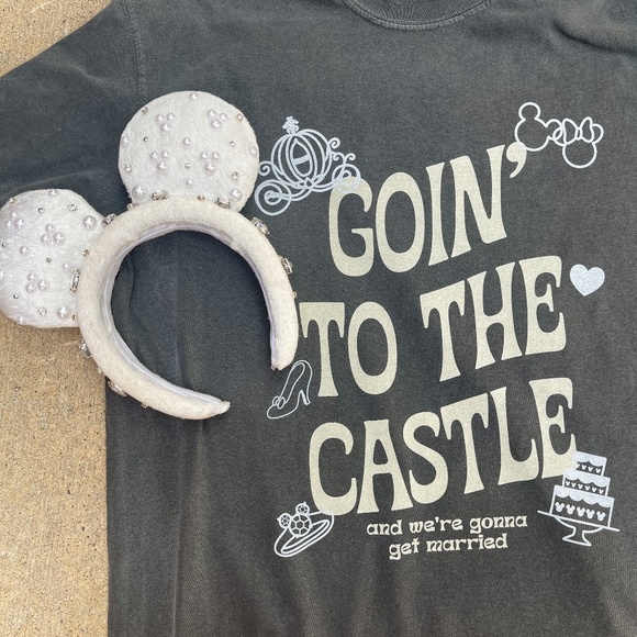 Happily Ever Threads Goin' to The Castle Disney Shirt - Picture 1 of 5